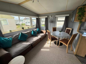 Sealands 29 - Ingoldmells, pet friendly, bed linen & close to fantasy island - Meadow Lakes Caravan & Lodge Hire